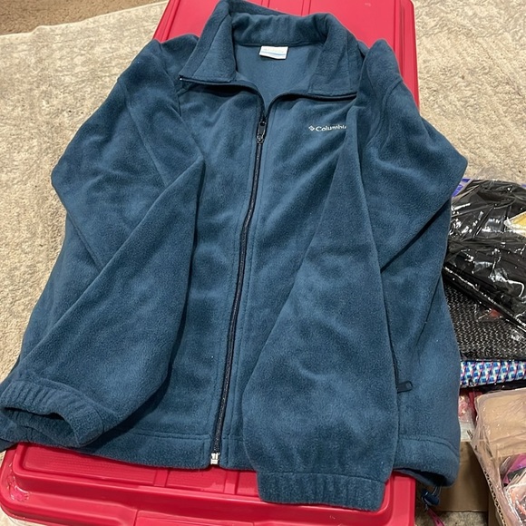 Columbia XL Fleece Jacket - Blue. Very soft, comfy and WARM. Gift inside🤔 - Picture 1 of 10